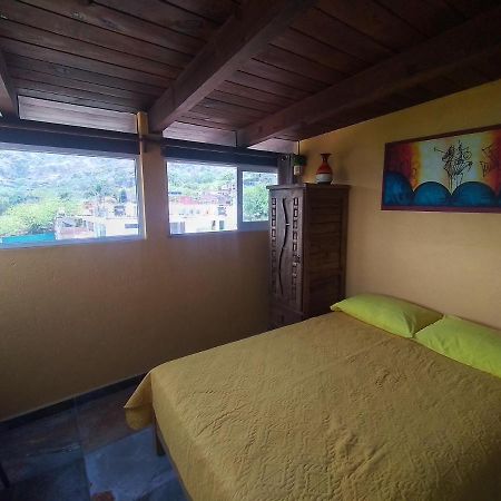 Hospedaje Casa Verde テポストラン エクステリア 写真